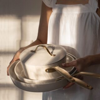 Close-up of HEIROL cookware Royal Pearl, highlighting materials and craftsmanship