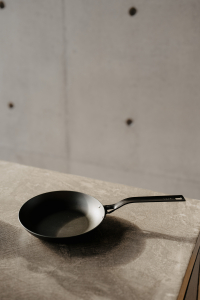 NYHET Stekpanna Blacksteel PRO